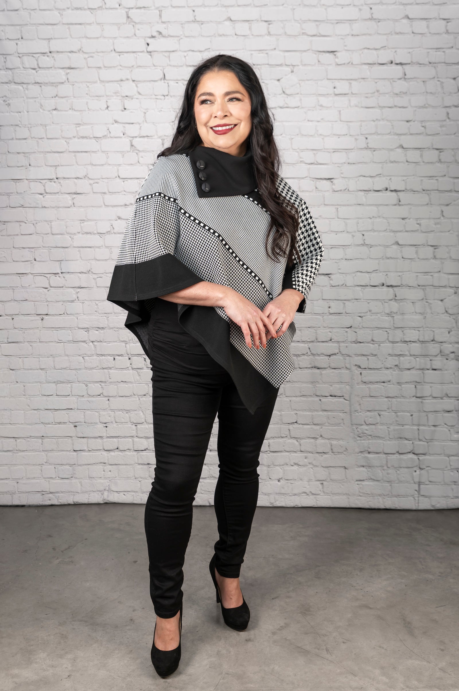 FW2601 - Black and White Striped Poncho