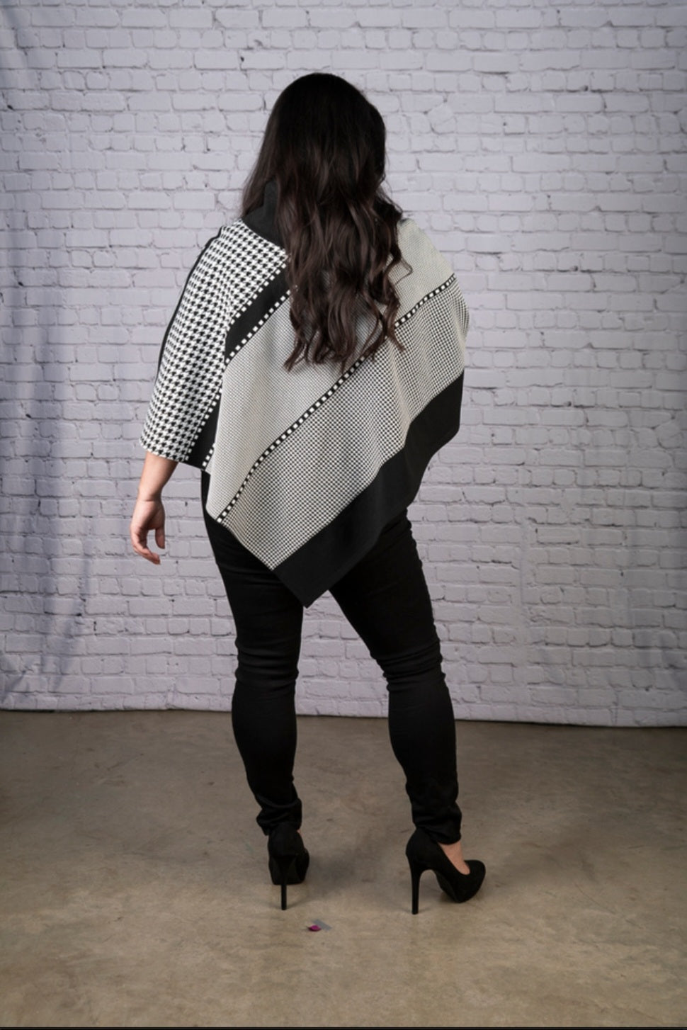 FW2601 - Black and White Striped Poncho