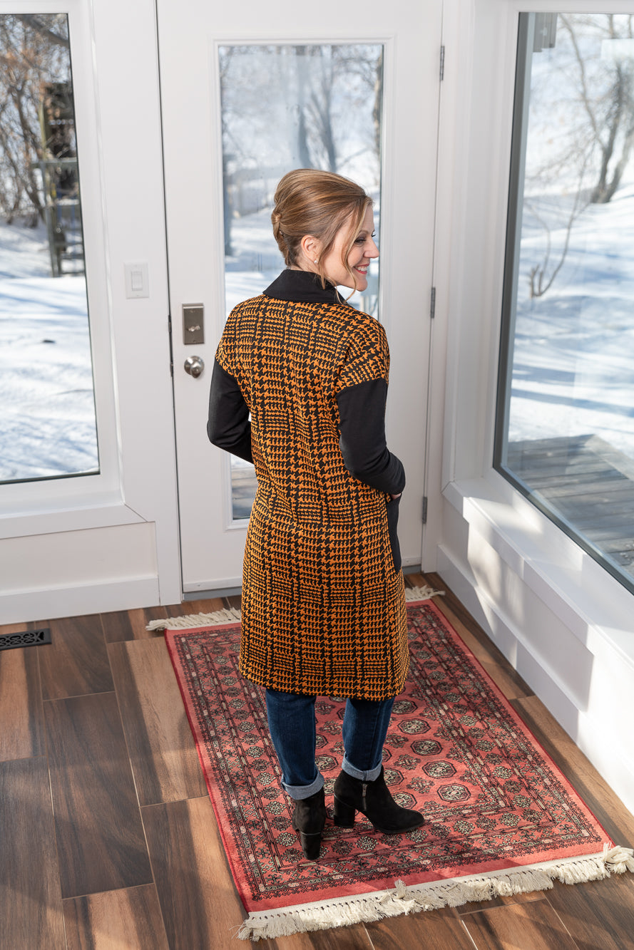 FW2409 - Burnt Orange Houndstooth Cardigan with Pockets