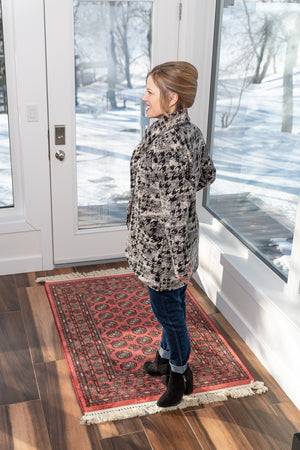 FW2413  -Black and Cream Houndstooth Coat with Pockets