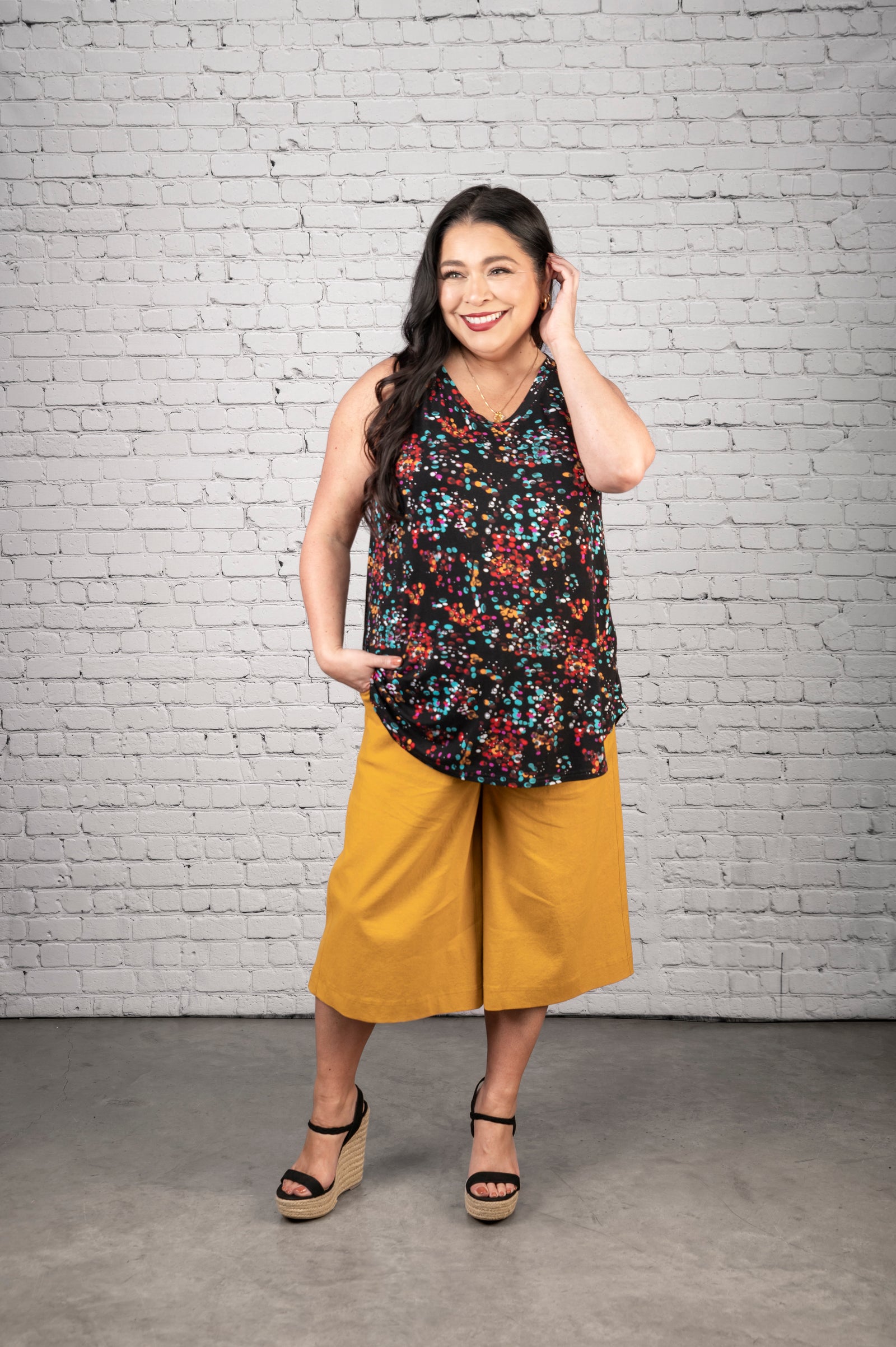 SS2511 - Stretch Linen Crop Pants with Pockets